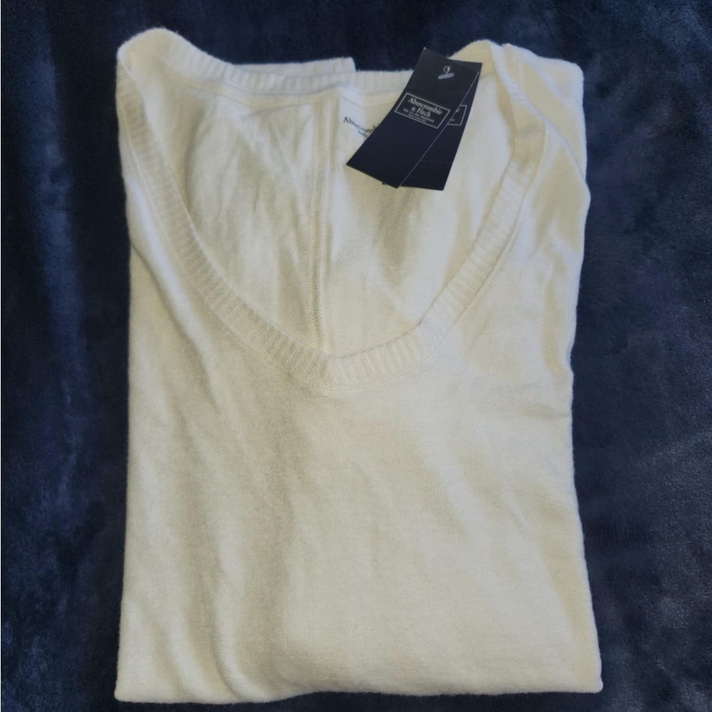Abercrombie and Fitch Boyfriend Tee size Medium NWT - Picture 5 of 5